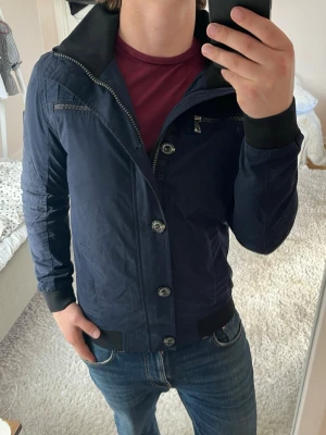 Field jacket  - Field Jacket | Mycket bra skick | Size - S | Pris 599 | Hör av dig vid minsta fråga eller fundering📩