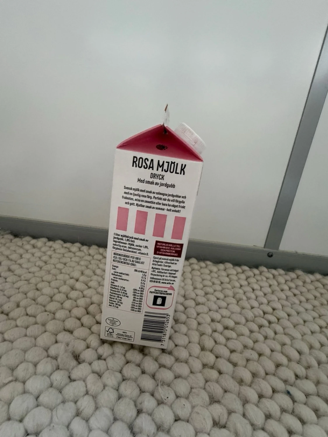 Arla Rosa Mjölk dryck jordgubb Den är tom - 1