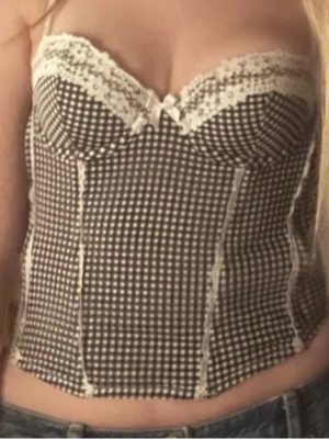 Zara korsett med spetsdetaljer - Endast använd ett fåtal gånger, helt slutsåld och eftertraktad💕