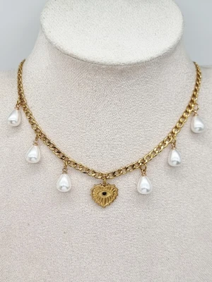Stilfullt halsband med pärla och hjärta  - Material-rostfritt stål.  Kedjetjocklek-4mm 