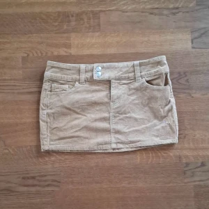 Beige manchester minikjol - Beige minikjol i manchester från HM i nytt skick💕