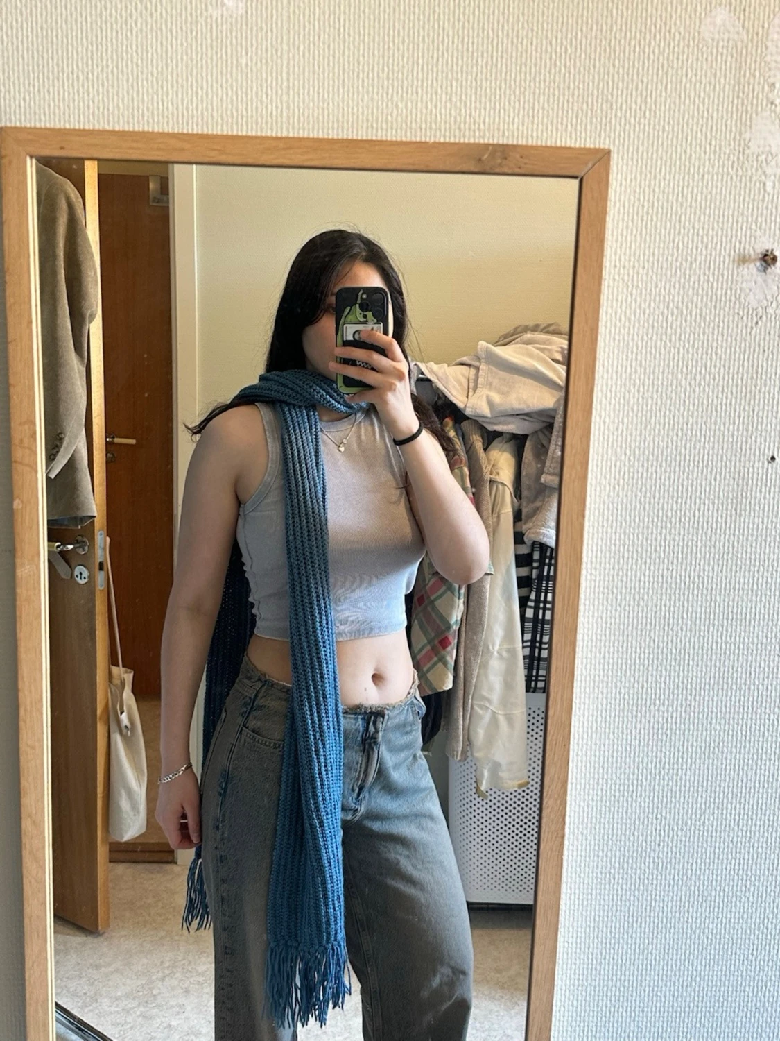 Blå ribbstickad halsduk med fransar - 1