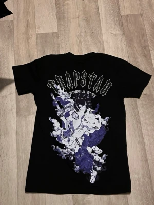 Trapstar t-shirt - Säljer denna tshirt från trapstar i storlek xs, använd 1 gång.