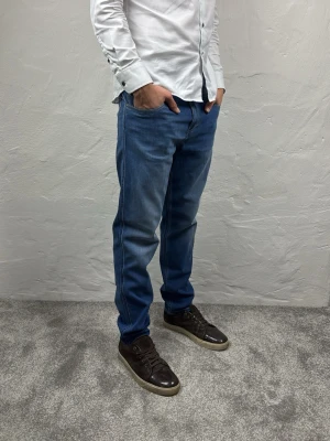 Replay jeans  - Ett par riktigt snygga jeans från Replay i storlek W33 L34 i modellen Sandot