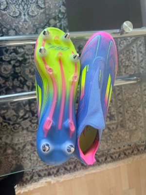Adidas F50 fotbollsskor - helt nya fotbollsskor