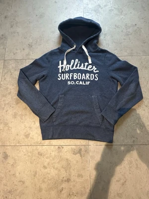 Hollister vintage hoddie  - Väldigt fint skick. Tveka inte på att ställa frågor 