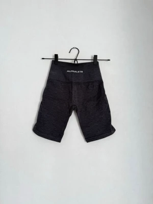 Träningsshorts – Alphalete – Storlek XS - Shorts från Alphalete, storlek XS. Fint skick!