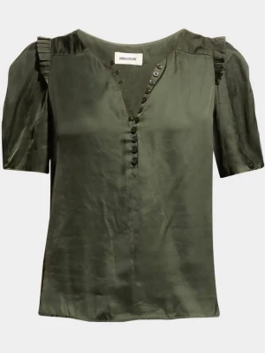 Mörkgrön blus från Zara Atelier - Stilren mörkgrön blus från Zadig & Voltaire o glansigt material. Blusen har korta puffärmar med veckade detaljer vid axlarna och dekorativa knappar längs V-ringningen. 