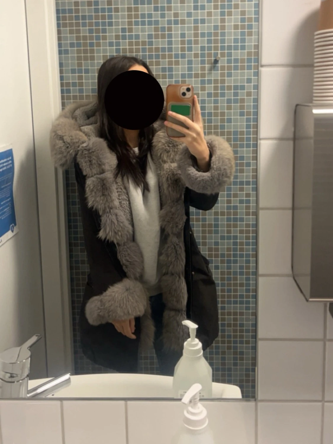 Svart vinterjacka med äkta grå päls - 1