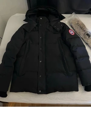 Svart dunjacka från Canada Goose - Säljer min canada goose jacka storlek S ”PELS INGÅR INTE”