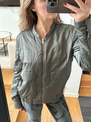 Bomberjacka  - Bomberjacka från HM. 