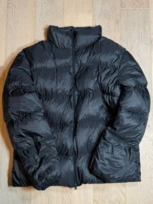 Herno Vinter Jacka - Hej! Gör intressekoll på min Herno Jacka. Storlek Medium. Skick 9/10. Köptes för ca 7000 kr. Skriv gärna vid mer frågor