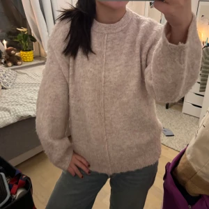 Rosa stickad tröja - Mysig rosa stickad tröja 