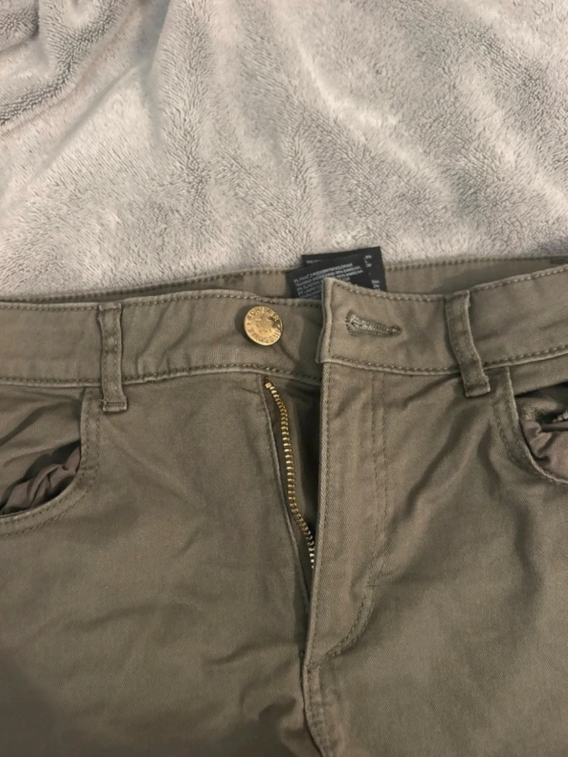 Olivgröna shorts med uppvik - 1