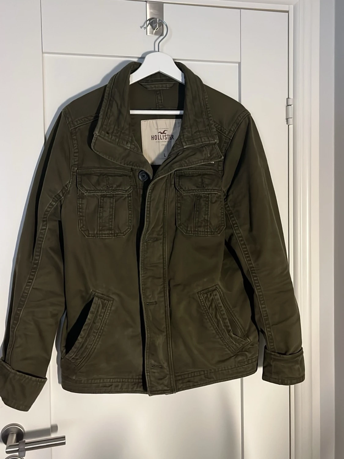 Olivgrön jacka från Hollister