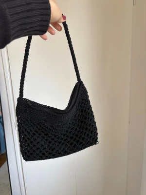 Svart virkad handväska - Väska 