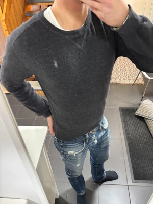 Ralph Lauren Crewneck i mjukt material - Ralph Lauren Crewneck i mjukt material, storlek S passar S/M. Skick 9/10, inga defekter. Pris 329, fraktas samma dag!