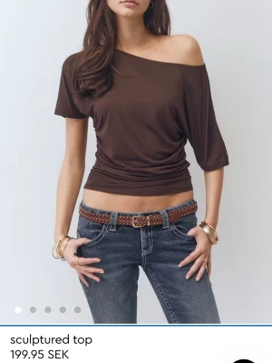 Gina brun topp - Säljer brun topp från gina, knappast använd. Perfekt till både mys och vardagskläder💗💗💗