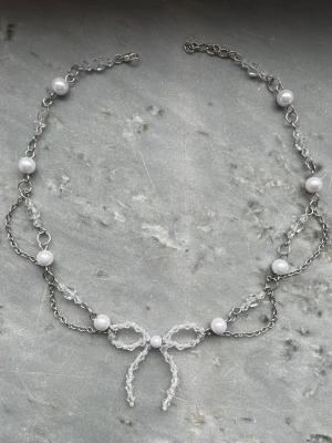 Bow necklace  - Handgjort halsband med rosett. Gjord av rostfritt stål (304)💕🎀