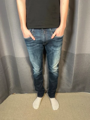 Replay anbass jeans - Tja!| Säljer detta paret feta jeans från Replay!| Modell:Anbass!| Kontakta mig vid minsta fråga!| Pris alltid diskuterbart!| //Nils