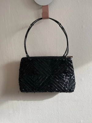 2000’s inspererad handväska  - • Dragkjedian är trasig🖤🐆                                               • varumärket är oklart                                                    • Skriv om du har frågor                                                 