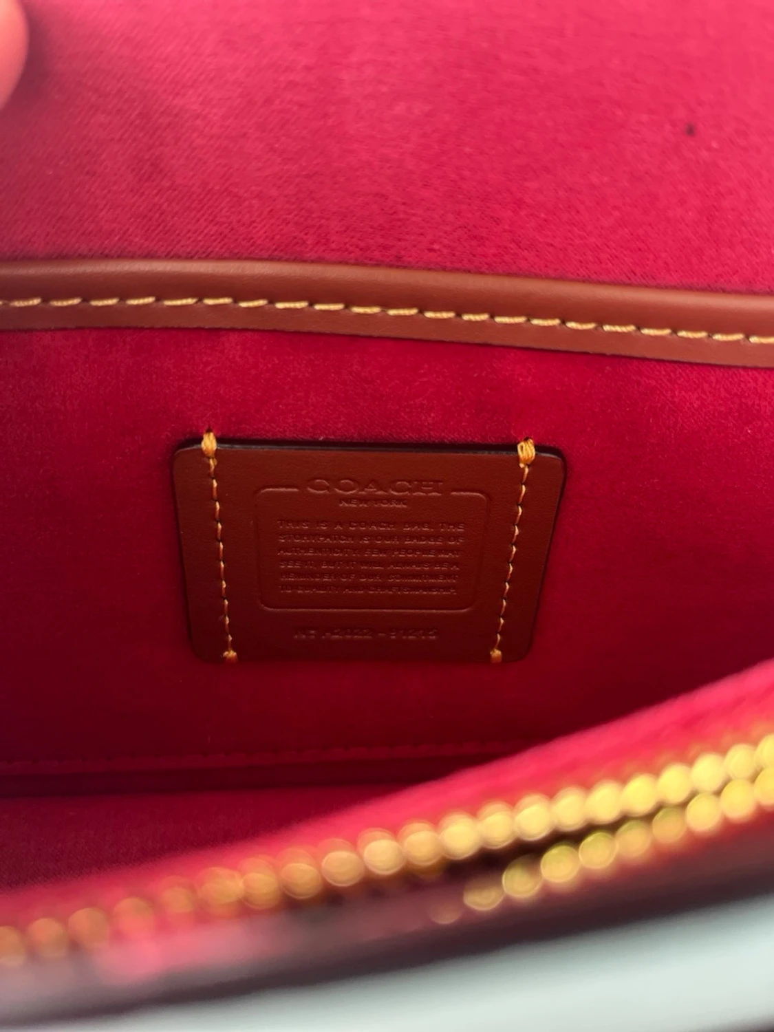 Vit axelremsväska från Coach - 5