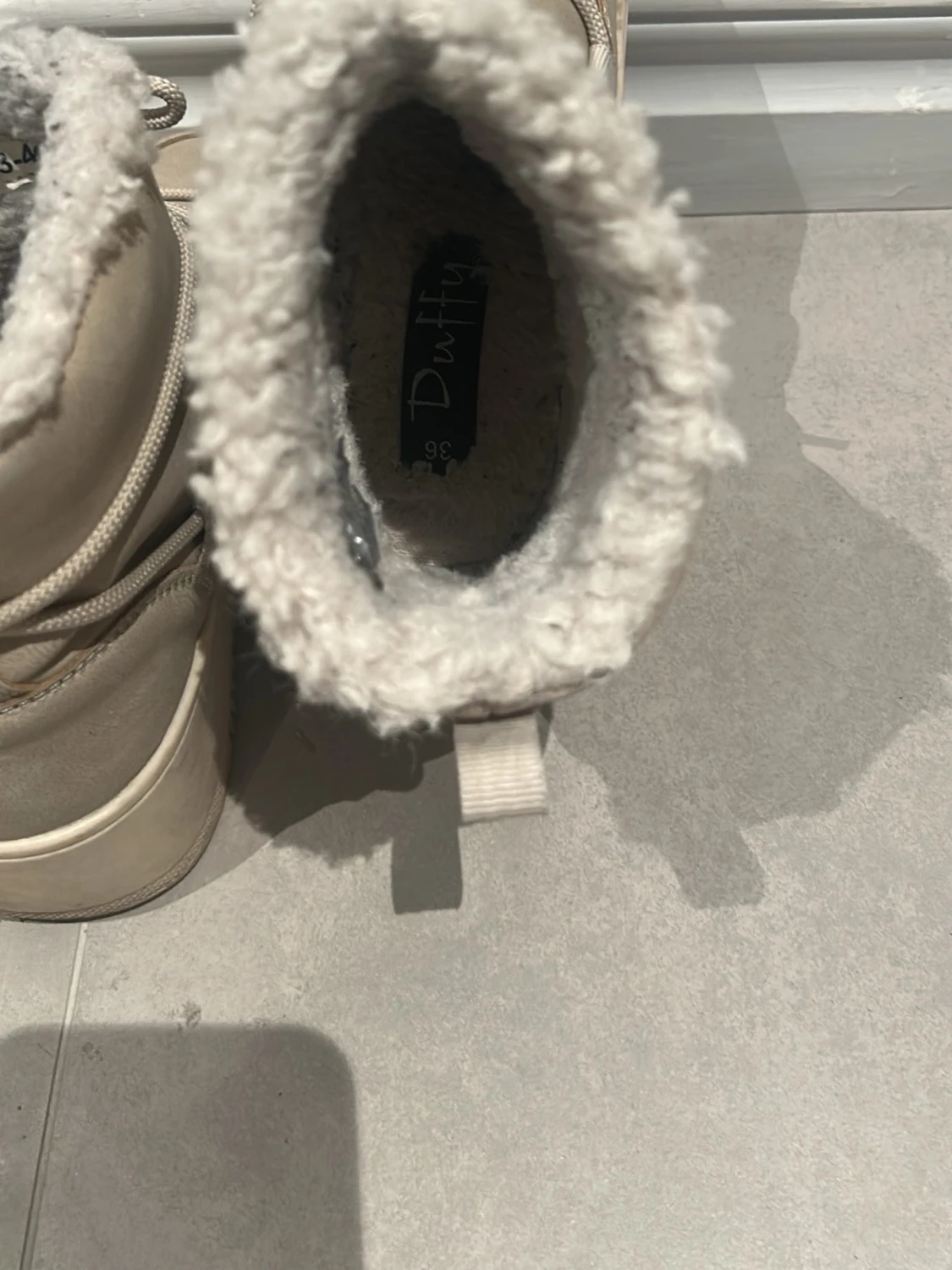 Beige fejk Inukiis med fuskpäls - 2