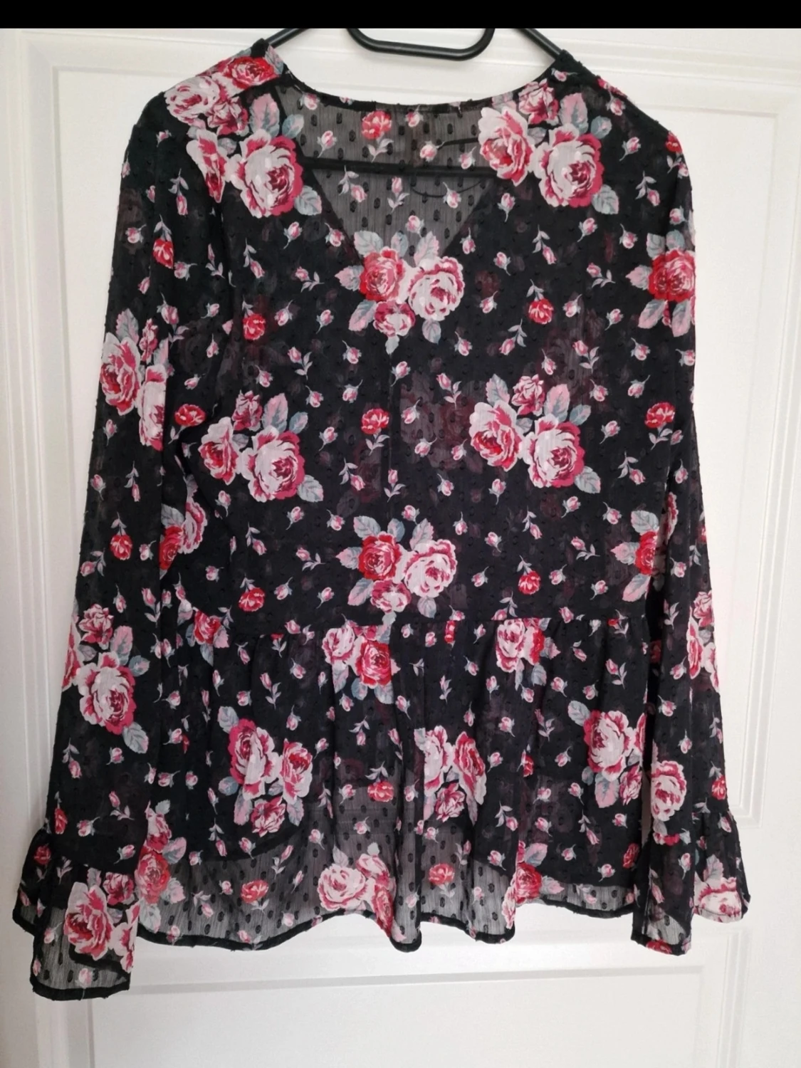 NY Blommig svart blus från H&M med etikety - 1