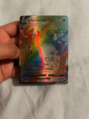 Charizard VMAX - Hör av dig vid frågor!