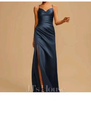 Balklänning - Säljer min balklänning ifrån JJ’s house som jag hadde på balen i 9:an. Jättefin, nyskick!. PRIS KAN DISKUTERAS!!!