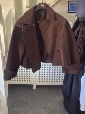 Trenchcoat  - Jätte fin brun jacka från Zara 