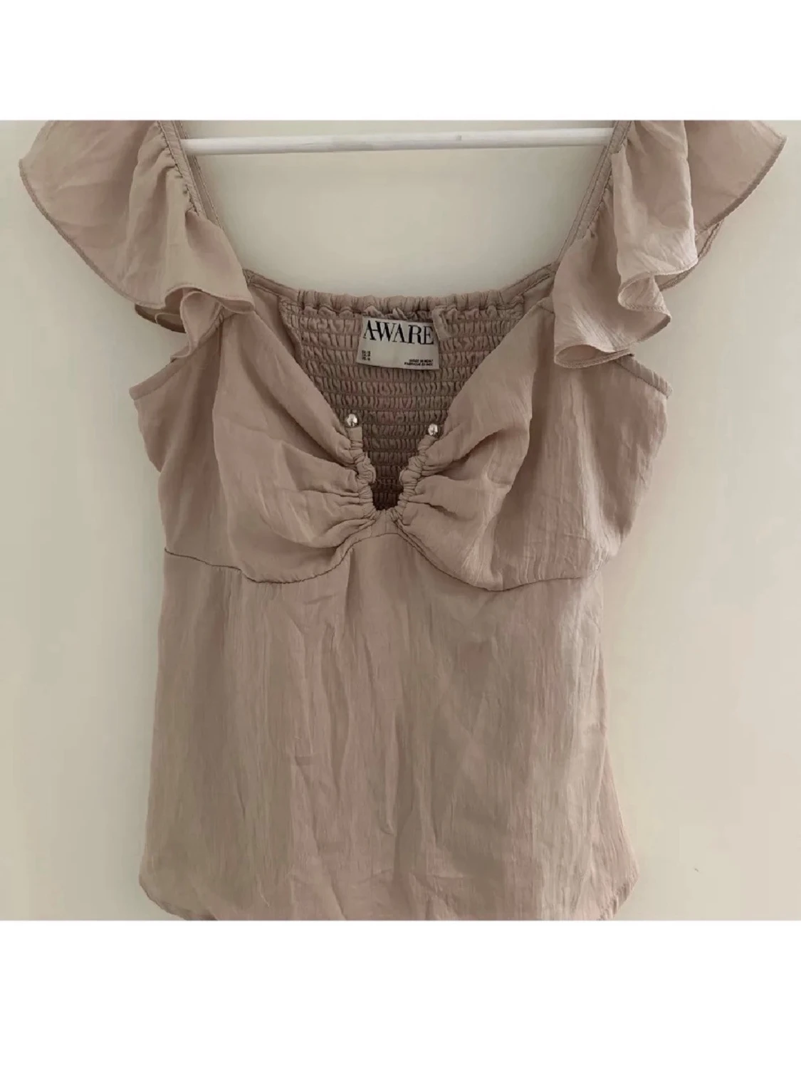 Beige volangtopp från Aware