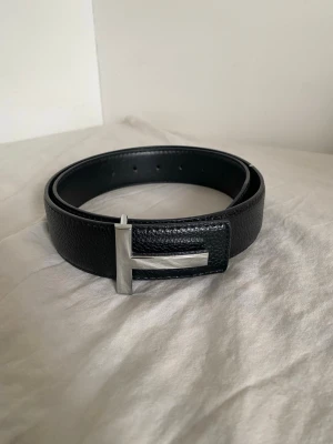 Tom Ford Läder bälte  - Säljer nu en oanvänd Tom Ford Bälte som är storlek 110, väldigt fin bälte och i perfekt kondition samt kvalité 