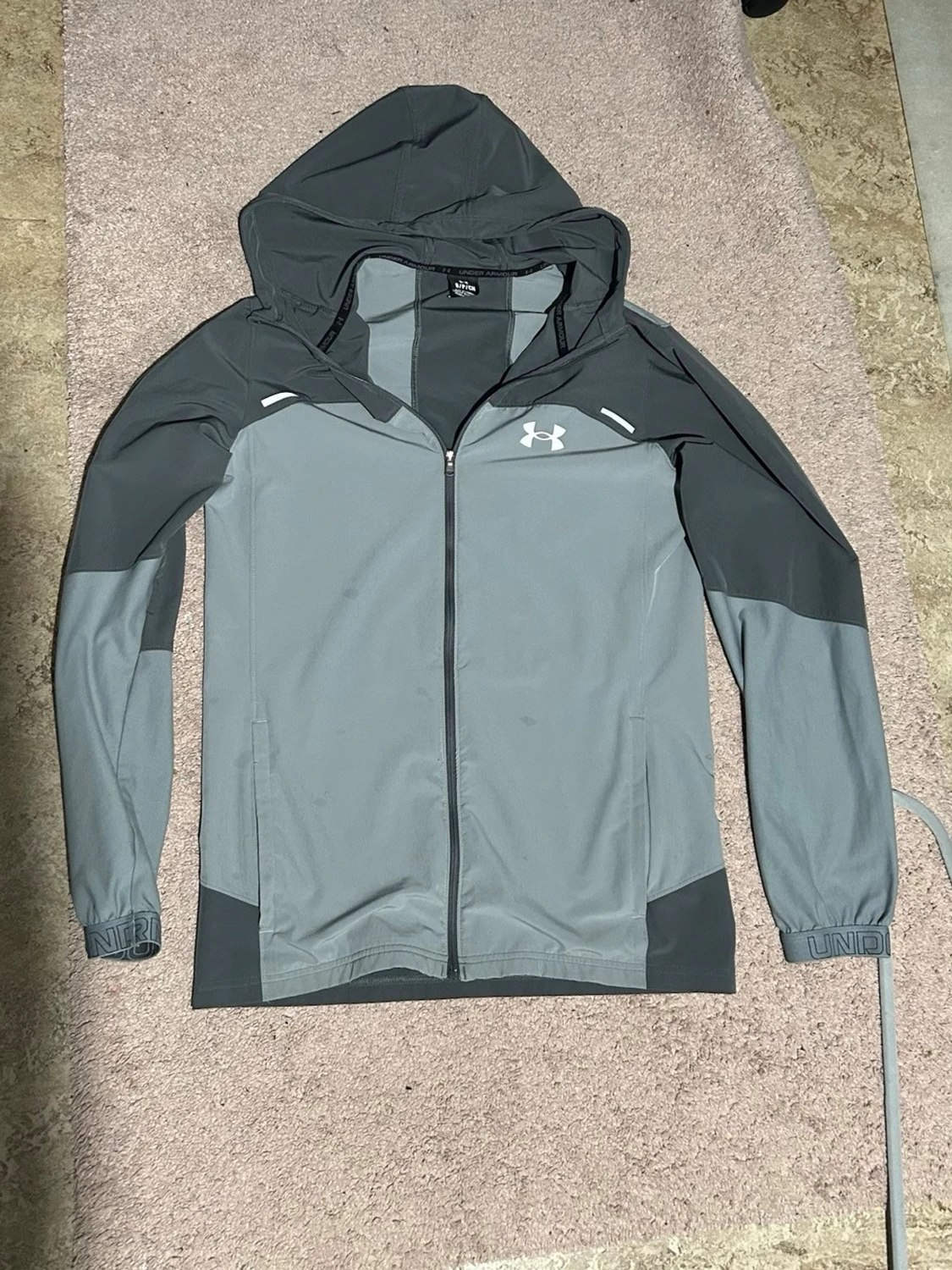 Grå vindjacka från Under Armour