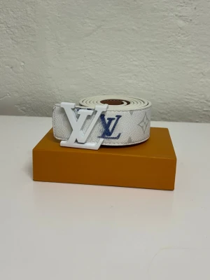 Lv Bälte  - Helt nytt aldrig använd. Storlek 110cm. Snabb frakt, endast bälte.
