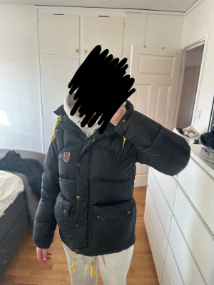 Svart dunjacka från Fjällräven - Superfint skick! Skriv för fler bilder😁 