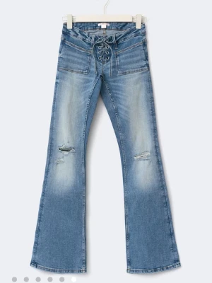Virala knyt jeans från Gina tricot  - Säljer dess virala jeans från Gina tricot med unik knyt gylf 🥰 Dom är perfekt längd för mig, jag är runt 170 plus minus