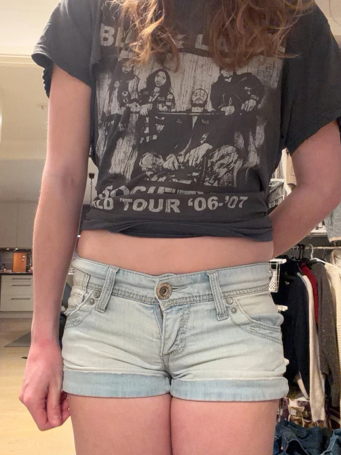 Ljusblå lågmidjade jeansshorts 