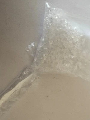 Gummiploppar - Säljer av material som jag använt för att göra smycken. Har 2025 tillverkat och sålt smycken för över 50.000kr så är något folk uppskattar (om man håller låga priser) . Nu har jag dock tappat intresset så säljer av allt jag har. Kolla gärna in andra annonser   I denna annons hittar du gummiploppar för att sätta på örhängen . Priset avser 100st men har kanske 1000st