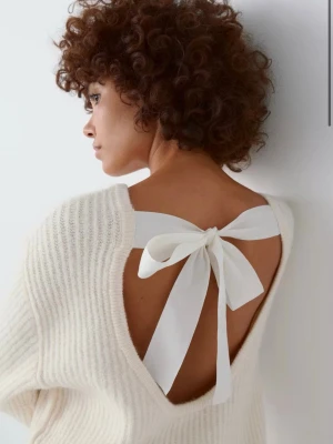 Virala Gina tricot backless bow sweater  - Virala sold out Gina tricot backless bow sweater helt ny 💕 pris kan diskuteras  
