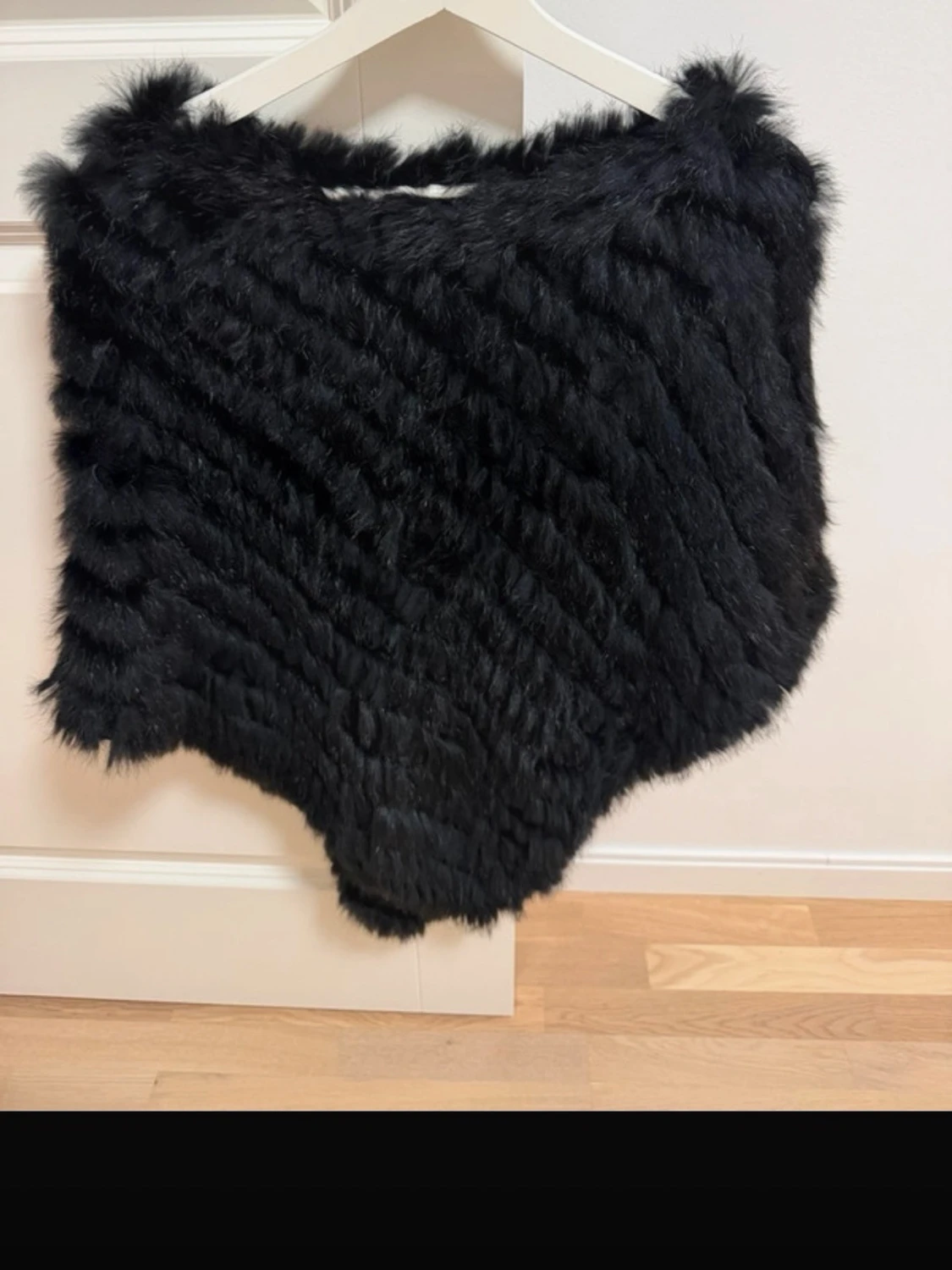 Svart pälsväst i äkta päls