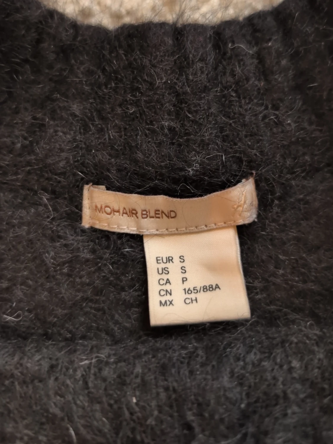 Svart stickad tröja med rund hals - 5