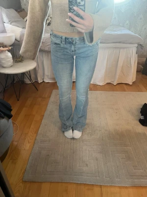 Ljusblå true religion jeans - Säljer dessa true religon jeans i ljusblå i storlek W27 säljer dessa Jeans för att dem bara aldrig kommit till användning 