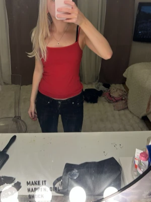 Rött linne - Fint rött linne oanvänd 🥰