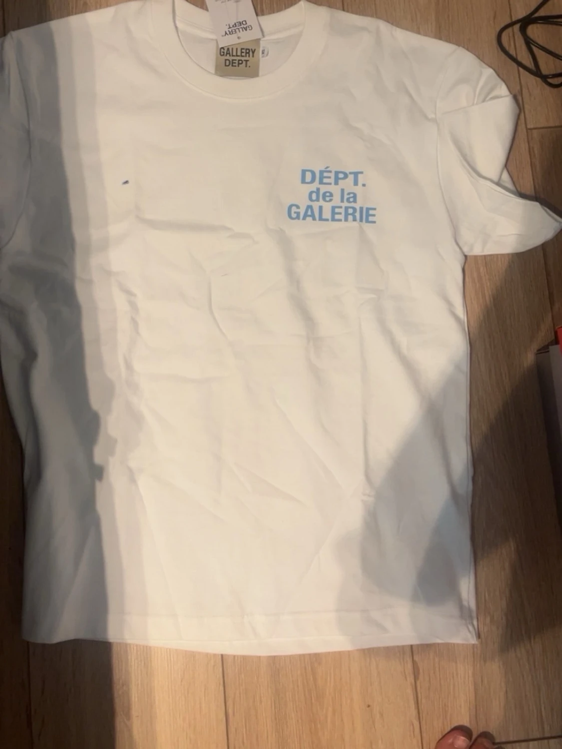 Vit t-shirt från Gallery Dept. 