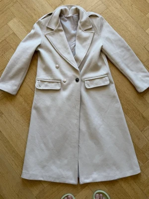 Women Trenchcoats - Set of 3 trenchcoats for women available for immidiate sale. You can aslo choose single piece
