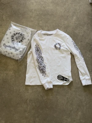 Vit långärmad topp Chrome Hearts - Vit långärmad topp perfekt för sommaren storlek small 