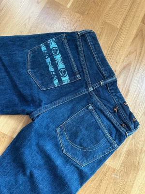 Momotaro GTB selvedge jeans limited edition  - Säljer nu dessa Momotaro GTB i limited edition upplaga, mycket bra skick och är fortfarande formbara för egna fades🙏  storlek 32, mått på bilderna! Skriv vid mer frågor!