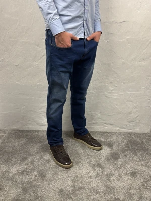 Replay jeans  - Ett par riktigt snygga jeans från Replay i storlek W36 L32 i modellen anbbas 