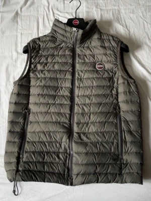 Colmar väst - Säljer en nästan helt ny Colmar väst då den blivit för öigen